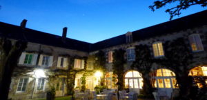 La façade côté jardin de l'hôtel la Tonnellerie