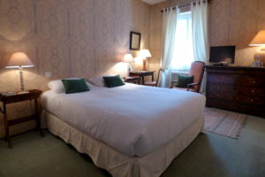 Chambre double de l'hôtel de charme la Tonnellerie à Tavers près de Beaugency dans le Val de Loire