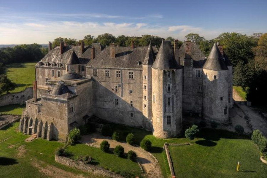 un des chateaux de loire insolite Meung sur Loire qui a accueilli Jeanne d'Arc il propose de nombreuses animations famille