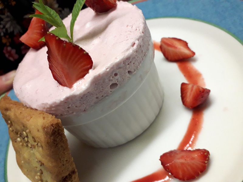 soufflé glacé aux fraises à la carte de l'hotel la Tonnellerie dans le Val de Loire