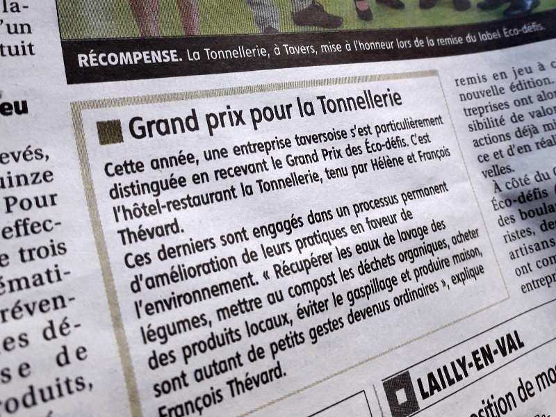 article de la republique du centre sur l'attribution du prix ecodfi de la chambre des metiers et de l'artisanat a l'hotel la Tonnellerie de Tavers