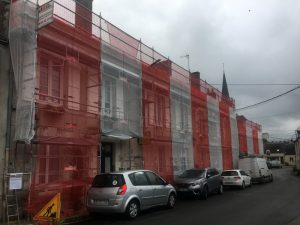 echafaudafe devant lhotel la tonnellerie de tavers pres de beaugency