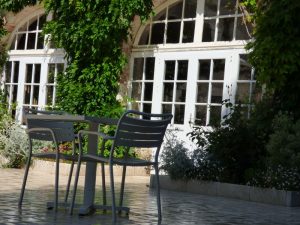 terrase de hotel la tonnellerie dans la région des chateaux de la Loire
