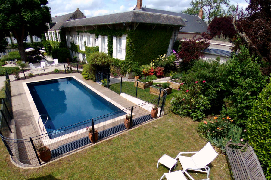 La piscine dans le jardin de l'hôtel la Tonnellerie près de Beaugency